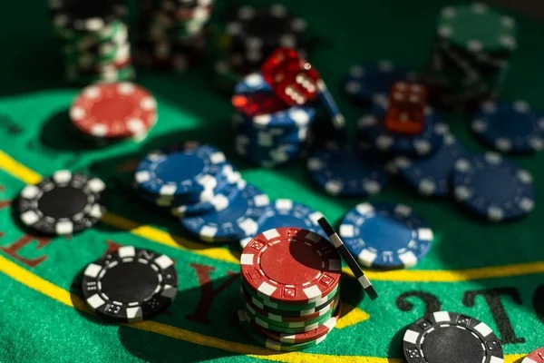 quizizi Casino Hold'em table lobby showing multiple games and stake levels